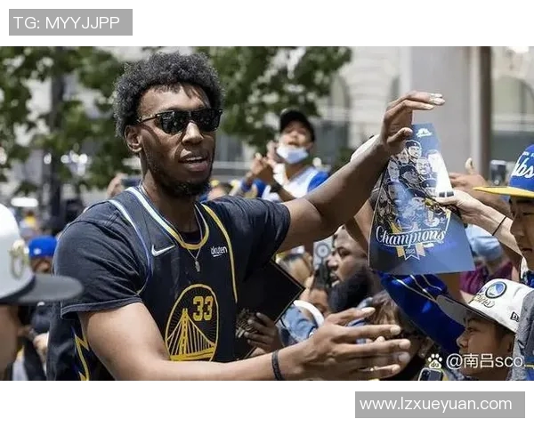 NBA明星球员赛场外慈善活动报道