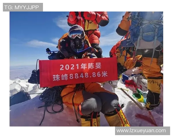 中国登山队突破喜马拉雅新线路成功登顶全员创历史壮举